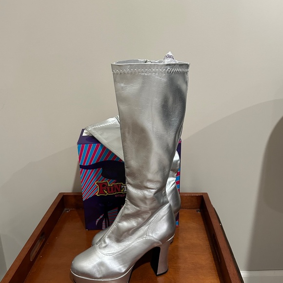 Funtasma Exotica-2000 Platform Boots, Silver, Size 9 - Picture 9 of 11